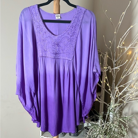 Seven islands Tops - Seven Islands M 100% Rayon. Beautiful ombré purple embroidered kimono tunic.EUC